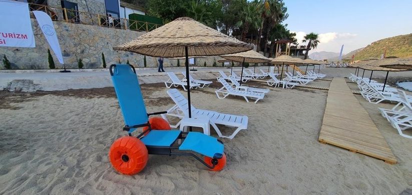 Пляжное кресло-шезлонг Beachstar на 3 колеса + подлокотники и ремень безопасности